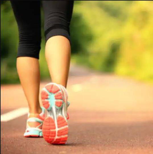 Ayurveda Says Walking 100 Steps After Every Food May Prevent You From Digestive Problems   Ayurveda Tips: ਖਾਣਾ ਖਾਣ ਤੋਂ ਤੁਰੰਤ ਬਾਅਦ ਸੌਣ ਤੋਂ ਪਰਹੇਜ਼ ਕਰੋ, ਸਿਰਫ 100 ਕਦਮ ਚੱਲੋ, ਮਿਲਣਗੇ ਅਨੇਕਾਂ ਫਾਇਦੇ  