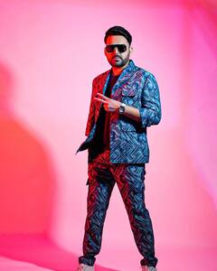 Kapil Sharma Look: कपिल शर्मा का दिखा डैशिंग अवतार, पार्टी में जाने के लिए एक्टर के इन लुक्स से लें इंस्पिरेशन