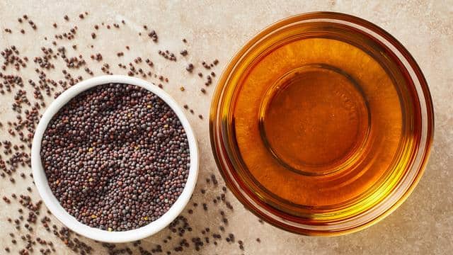 The Numerous Advantages of Mustard Oil सरसों के तेल में बने खाने का करें इस्तेमाल, जानें इसके चमत्कारी फायदे