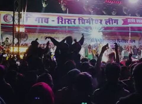 त्यानंतर काही दिवसातच गौतमी पाटील शिरुरमध्ये पुन्हा थिकरताना दिसली.