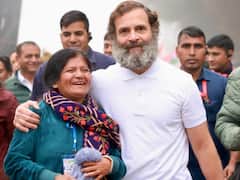 In Pics: भारत जोड़ो यात्रा महिलाओं को समर्पित, राहुल गांधी के साथ कदम से कदम मिलाकर चल रहीं महिलाएं; देखें तस्वीरें