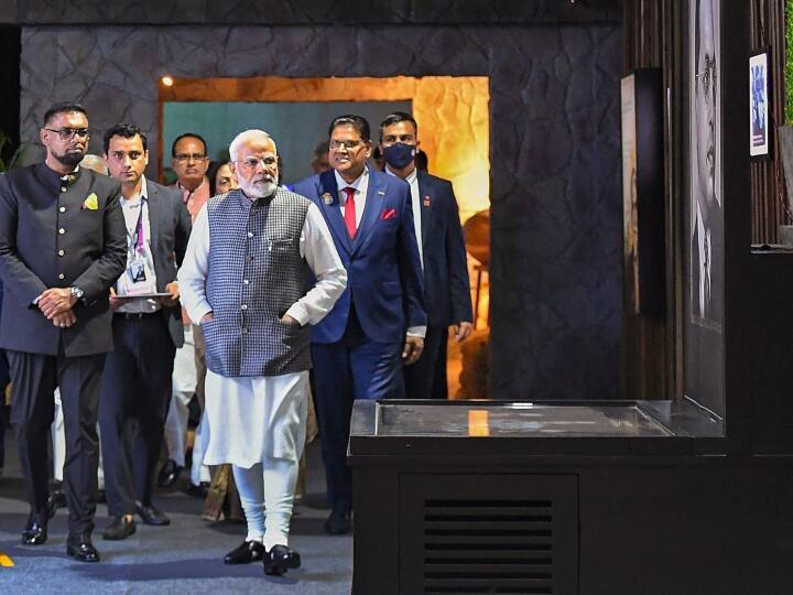 प्रवासी भारतीय दिवस सम्मेलन के दौरान पीएम मोदी ने कहा कि इंदौरी नमकीन का स्वाद गजब का है. शहर के लोगों में पोहे को लेकर पैशन (जुनून) है.’’