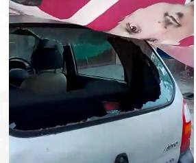 गोखले परिसरात गाड्यांची तोडफोड झाली आहे.