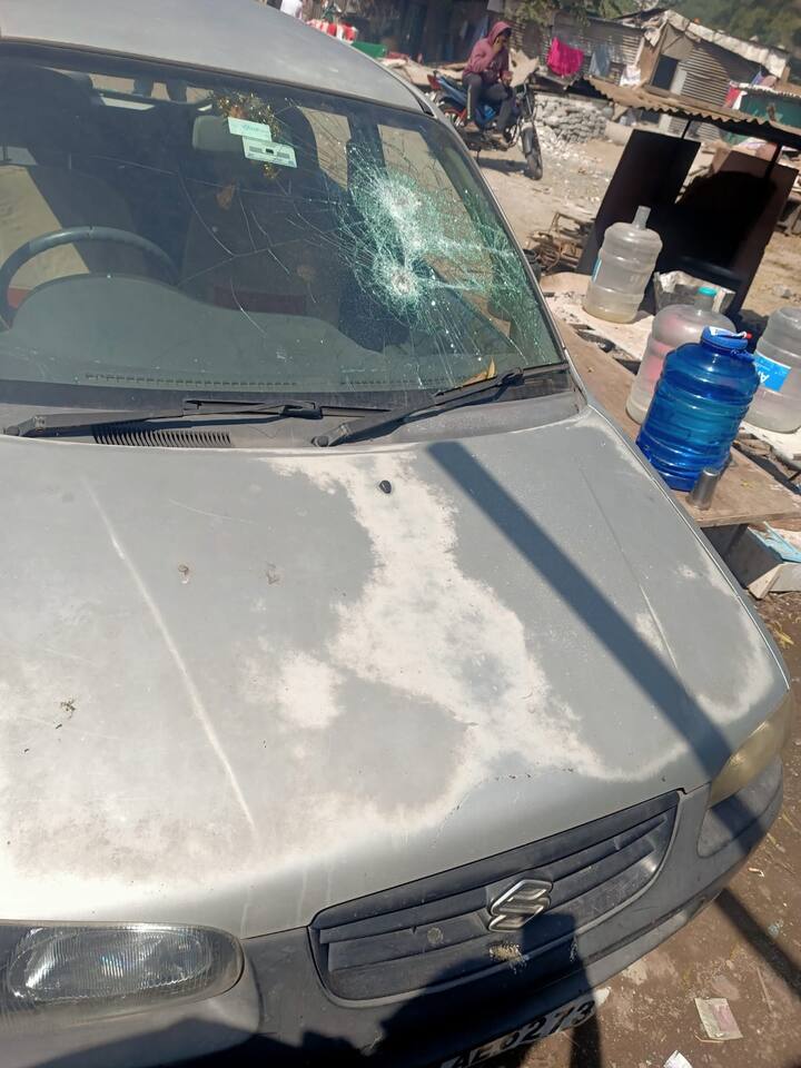 रविवारी मध्यरात्रीच्या सुमारास गोखले नगर भागात टोळक्यानी गाड्यांची तोडफोड केली