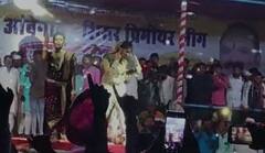 In Pics : गौतमी पाटीलच्या कार्यक्रमात पुन्हा धूडगूस; शिरुरमध्ये तरुण बेभान होऊन नाचले