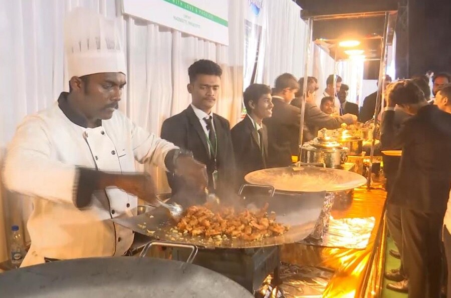 Prawns Food Festival: కాకినాడలో ప్రాన్స్ ఫుడ్ ఫెస్టివల్ అదుర్స్ - ఓ పట్టు పట్టిన ఏపీ మంత్రులు, ఎమ్మెల్యేలు