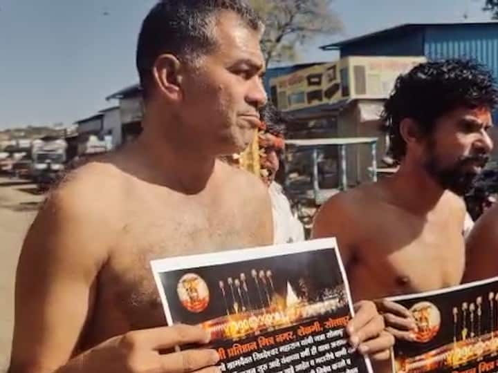 सोलापुरात सिद्धेश्वर भक्तांकडून महापालिका प्रशासनाचा अनोख्या पद्धतीने निषेध नोंदवण्यात आला.