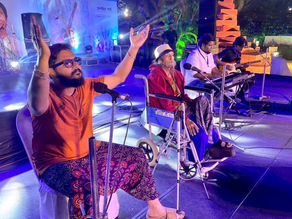 Bapi Da Performing At Bangla Sangeet Mela (Image Source: Arunim Das Purkayastha)