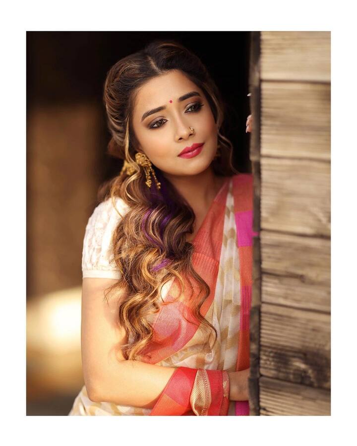 टीना ने आगे कहा, “कभी-कभी वह मुझे इतना एक्साइट कर देता था कि मैं भी दीवार पर हाथ मार देती थी. कांच वगैरह तोड़ देती थी और मैं भी हर्ट होती थी. लास्ट में यह तब खत्म हुआ, जब उसने मेरे गाल पर जोरदार थप्पड़ मारा और फिर अगले दिन आकर मुझसे सॉरी बोलेगा.”
