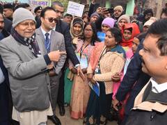 छपरा में लोगों के बीच पहुंचे नीतीश कुमार, 90 परिवारों को 12 लाख का दिए चेक