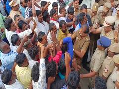 ஆரணியில் விசிக கட்சியின் மாவட்ட செயலாளர் கைது -  போலீஸ் வாகனைத்தை மடக்கிய கட்சியினர்