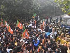 6 जनवरी को एमसीडी सदन में हुए हंगामे को लेकर बीजेपी का प्रदर्शन, सीएम आवास का किया घेराव