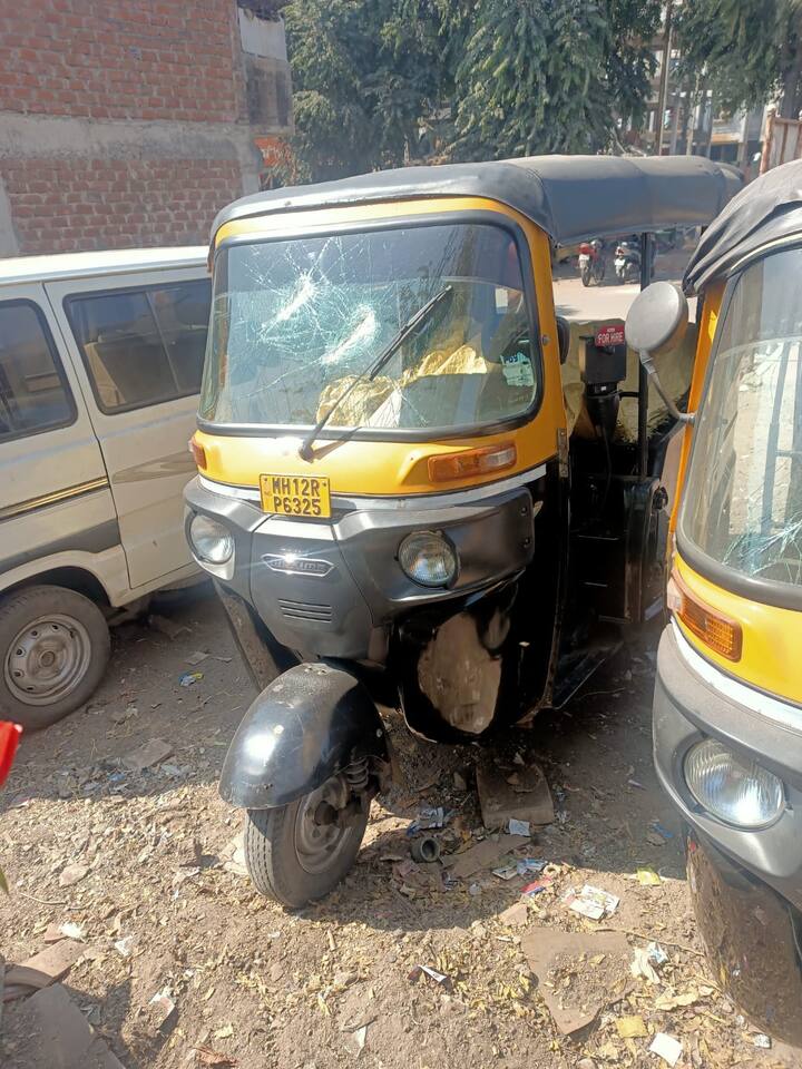 गेल्या काही महिन्यापासून पुण्यात प्रचंड गुन्हेगारी वाढली आहे. मागील काळात नवीन पोलीस आयुक्त आल्यानंतरही पुण्यात कायदा सुव्यवस्थेचे धिंडवडे निघाले.