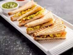 सर्दियों में अंडा के बिना ब्रेकफास्ट है अधूरा, घर पर बनाएं टेस्टी अंडे की भुर्जी सैंडविच