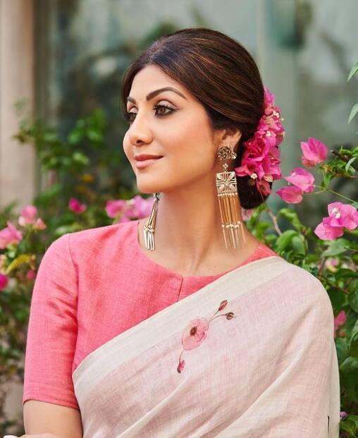 राजस्थान न्यायालयानं शिल्पा आणि गिअरविरोधात अटक वॉरंटही जारी केले होते.