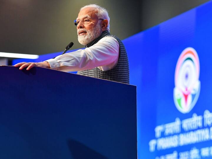 पीएम मोदी ने कहा कि इंदौर की दो प्रमुख चाट-चौपाटियां- '56 दुकान' और सर्राफा अपने देशी पकवानों के लिए दुनिया भर में मशहूर हैं और यही वजह है कि कुछ लोग इंदौर को स्वच्छता के साथ ही स्वाद की राजधानी भी कहते हैं.