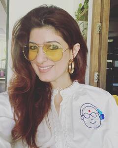Twinkle Khanna Pics: फिल्मों में फ्लॉप होकर भी लग्जरी लाइफ जीती हैं ट्विंकल खन्ना, जानिए एक्ट्रेस की कमाई का जरिया