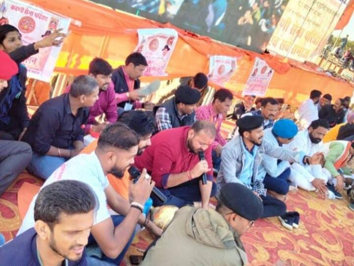 Bhopal news Karni Sena family stood firm even at night in Jamboree Maidan ANN MP Jamboree Maidan: आज सुबह फिर भरा नजर आया जंबूरी मैदान, करणी सेना परिवार की भूख हड़ताल जारी