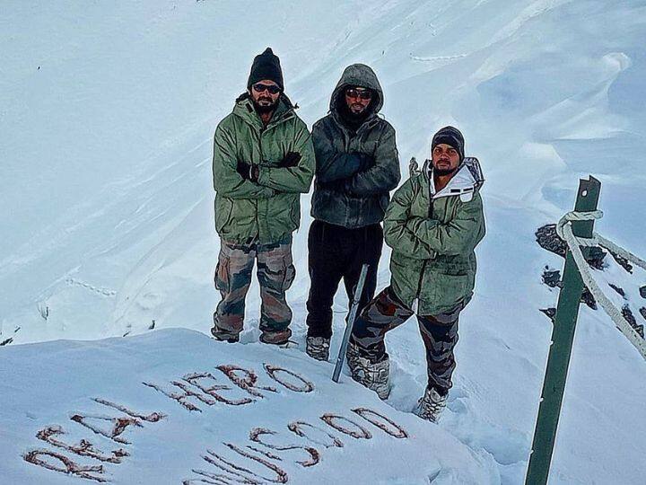 Sonu Sood Pics: 'रियल हीरो सोनू सूद', इंडियन आर्मी के जांबाजों ने एक्टर को हिमालय पर दिया स्पेशल ट्रिब्यूट