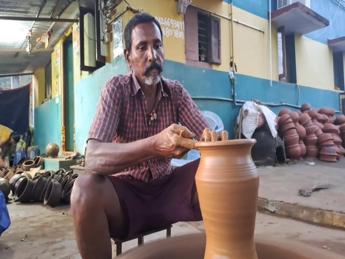 தரமாக தயாராகும் பானைகள்...பின்னணியில் இருக்கும் சோகக் கதை..!
