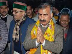 शिमला: नए मंत्रियों के शपथ ग्रहण समारोह में उमड़ी भारी भीड़, टूट गये दो दरवाजे, पुलिस को करनी पड़ी मशक्कत