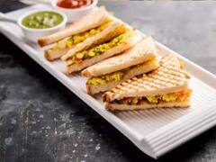 सर्दियों में अंडा के बिना ब्रेकफास्ट है अधूरा, घर पर बनाएं टेस्टी अंडे की भुर्जी सैंडविच