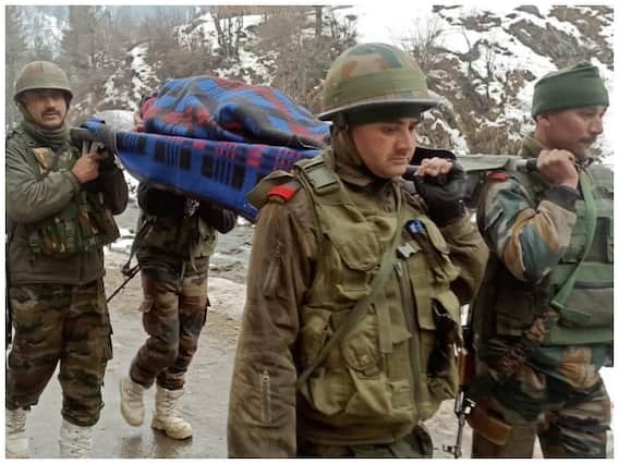 Jammu Kashmir: भारतीय सेना बनी देवदूत, कड़ाके की ठंड में गर्भवती महिला को पहुंचाया अस्पताल Jammu Kashmir: भारतीय सेना बनी देवदूत, कड़ाके की ठंड में गर्भवती महिला को पहुंचाया अस्पताल