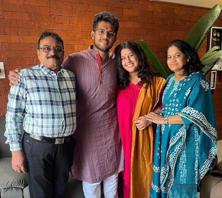 वहीं, झनक शुक्ला भी ‘करिश्मा का करिश्मा’ के अलावा शाहरुख खान (Shah Rukh Khan) की फिल्म ‘कल हो ना हो’ में नजर आ चुकी हैं.