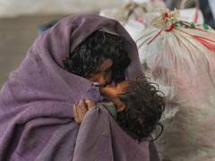 Weather Update: दिल्ली में सर्दी का सितम जारी, सड़क, रेल, हवाई यातायात बुरी तरह प्रभावित, देखें तस्वीरें