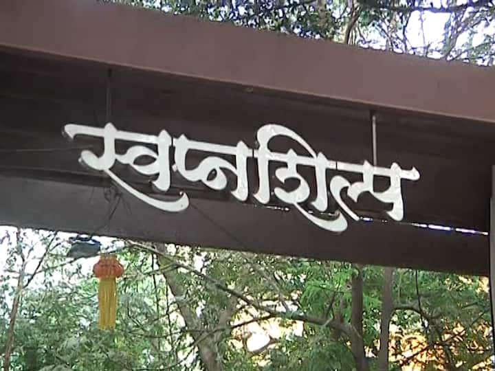 आमच्या भिंतींवर तुमच्या चित्रकलेचं प्रदर्शन करायचं असेल... तर आधी शुल्क भरा.. मग खुशाल रंगवा... सोसायटीवाल्यांचा नोटिशीचा डंख छोटा होता... पण पालिकेनं त्यातला मोठा धोका ओळखला... आणि तातडीने शरणागती पत्करली...