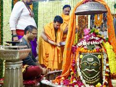 उज्जैन: केंद्रीय मंत्री अनुराग ठाकुर ने किए बाबा महाकाल के दर्शन, गर्भगृह में विधि-विधान से की पूजा