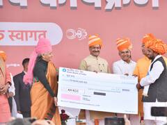 देश के सबसे बड़े ऋण मेले में वित्त मंत्री निर्मला सीतारमण ने बांटे चेक, कहा-आपके गारंटर PM मोदी