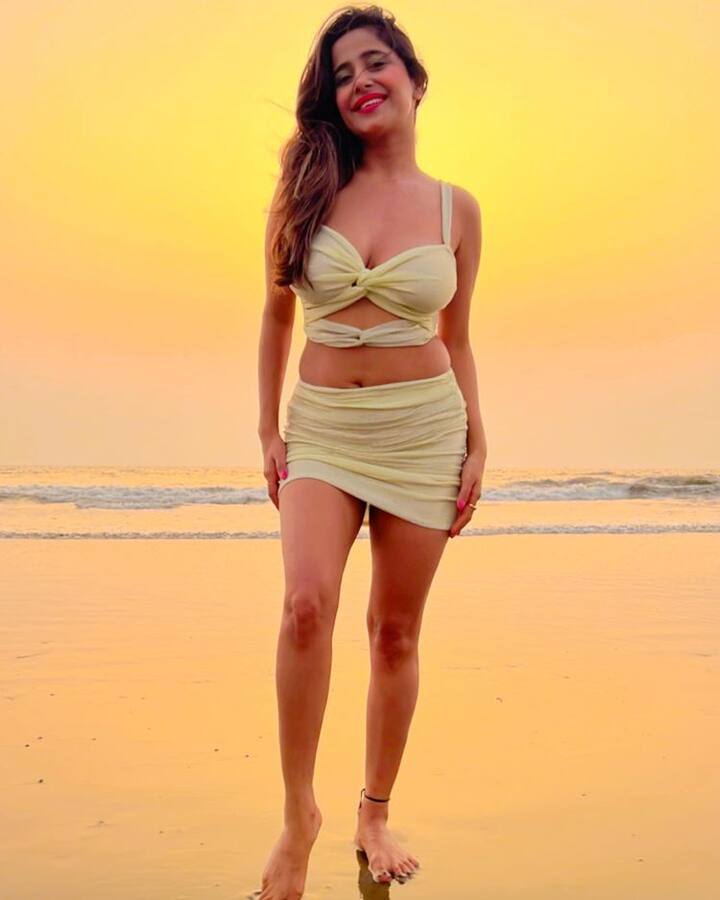 Kate Sharma PHOTO: ટીવી એક્ટ્રેસ કેટ શર્મા ઈન્સ્ટાગ્રામ પર હંમેશા પોતાના બોલ્ડ ફોટોઝથી કહેર મચાવે છે. જ્યારે પણ અભિનેત્રી ઈન્સ્ટા પર તેની તસવીરો અપલોડ કરે છે, ત્યારે તે થોડી જ મિનિટોમાં ચાહકોમાં ઝડપથી વાયરલ થઈ જાય છે.