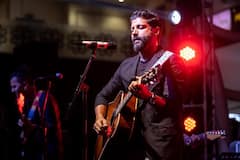 Happy Birthday Farhan Akhtar: তিনি একাধারে গায়ক-অভিনেতা-পরিচালক-লেখক, জন্মদিনে ফারহান আখতারকে শুভেচ্ছা