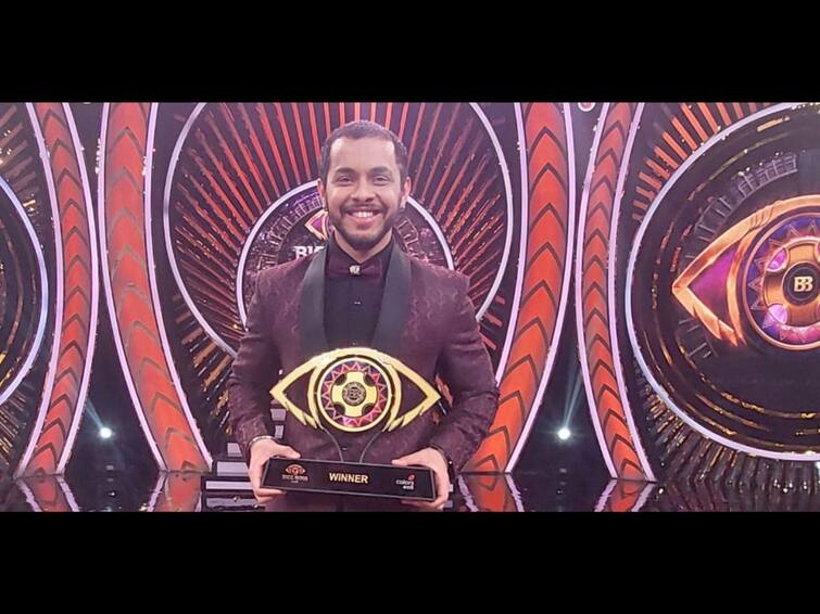 Akshay Kelkar Who is Akshay Kelkar the winner of Bigg Boss Marathi season 4 After winning the title he said Akshay Kelkar : 'Bigg Boss Marathi 4'चा विजेता अक्षय केळकर कोण आहे? विजेतेपदावर नाव कोरल्यानंतर म्हणाला...