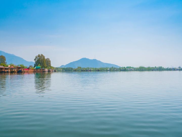 Frozen Lakes In India: सर्दियों के मौसम जम जाती हैं भारत की ये 9 झीलें, दौड़ भी लगाते हैं लोग