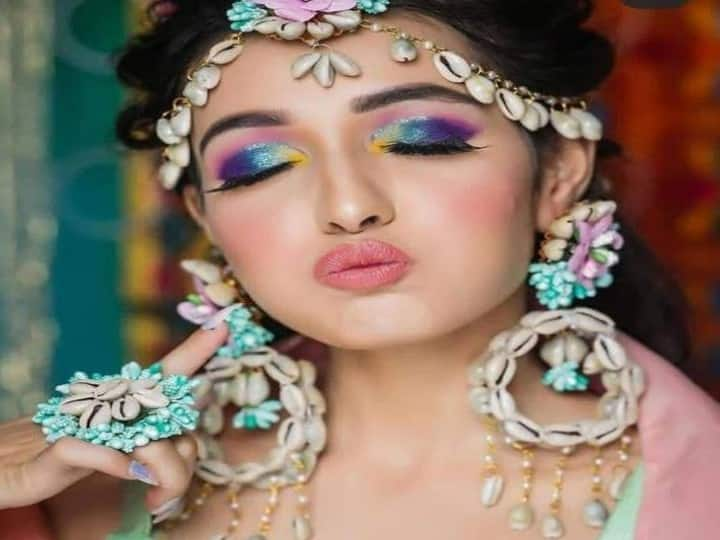 Fashion Tips: लोहड़ी के मौके पर अगर आप अपने लुक को लेकर कन्फ्यूज हैं, तो हम आपको बताते हैं कि आप किस तरीके के इयररिंग्स कैरी करके अपने लुक को पूरा कर सकती हैं. इन इयररिंग्स में आप बेहद खूबसूरत लगेंगी