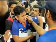 ‘इतने मोटे-मोटे गाल कर लिया’, रोते हुए बच्चे को चुप कराते नजर आएं रोहित शर्मा, वीडियो वायरल