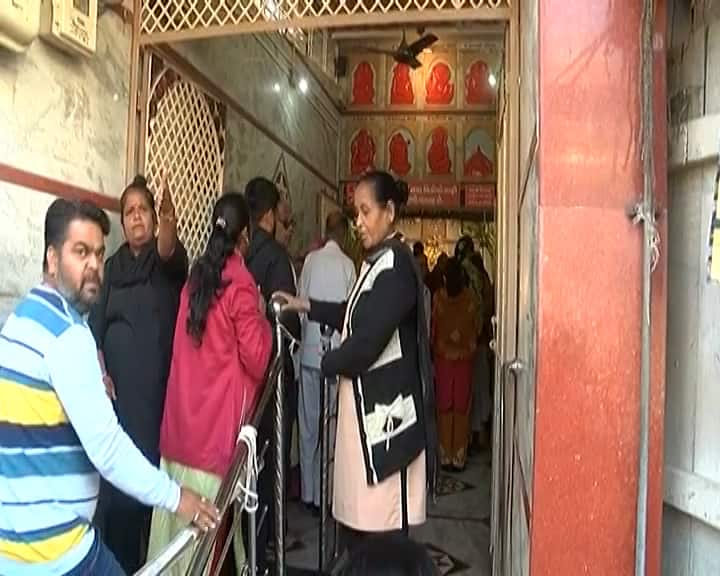 મહારાજા સયાજીરાવ ગાયકવાડના જમાના ના મંદિરમાં રાજવી પરિવારના લોકો પણ દર્શને આવતા હોય છે