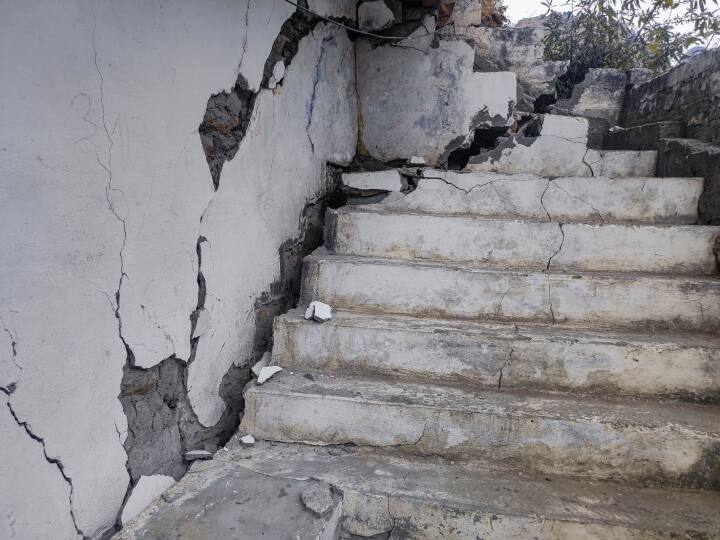 Schools, Colleges, Anganwadis: Immediately dispose of damaged buildings- Chief Secretary orders அதிரடி உத்தரவு.. பள்ளி‌, கல்லூரி, அங்கன்வாடிகள்‌: சேதமடைந்த கட்டிடங்களை உடனடியாக அப்புறப்படுத்துக..