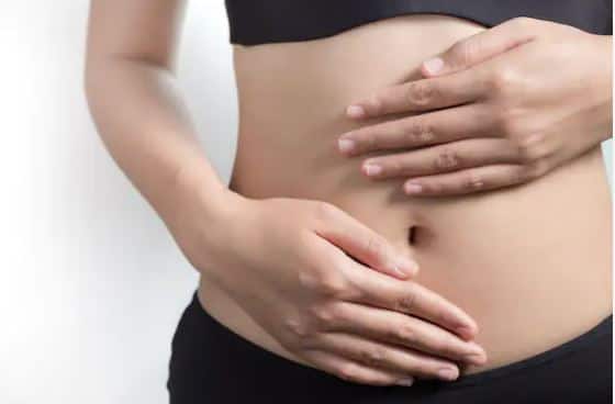 ਸਵੇਰ ਵੇਲੇ ਖਾਲੀ ਪੇਟ ਭੁੰਨੇ ਹੋਏ ਛੋਲੇ ਖਾਣ ਨਾਲ ਪੇਟ ਦੀ ਸਿਹਤ ਬਹੁਤ ਵਧੀਆ ਰਹਿੰਦੀ ਹੈ, ਇਸ ਵਿਚ ਫਾਈਬਰ ਦੀ ਚੰਗੀ ਮਾਤਰਾ ਪਾਈ ਜਾਂਦੀ ਹੈ। ਇਸ ਲਈ ਇਸ ਦੇ ਸੇਵਨ ਨਾਲ ਪਾਚਨ ਤੰਤਰ ਠੀਕ ਰਹਿੰਦਾ ਹੈ ਤੇ ਪੇਟ ਨਾਲ ਜੁੜੀਆਂ ਕਈ ਬਿਮਾਰੀਆਂ ਦੂਰ ਹੁੰਦੀਆਂ ਹਨ।