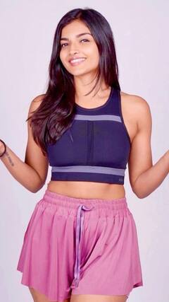 Ashna Zaveri : ‘நண்பன் ஒருவன் வந்த பிறகு விண்ணைத்தொடலாம் உந்தன் சிறகு’ தோழிகளுடன் ஆஷ்னா ஜாவேரி!