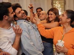 কার্তিক-কৃতীর 'শেহজাদা' ছবির শ্যুটিং শেষ, কেক কেটে হল সেলিব্রেশন