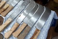 In Pics : पुणे पोलिसांनी एक, दोन नाहीतर तब्बल 150 कोयते केले जप्त