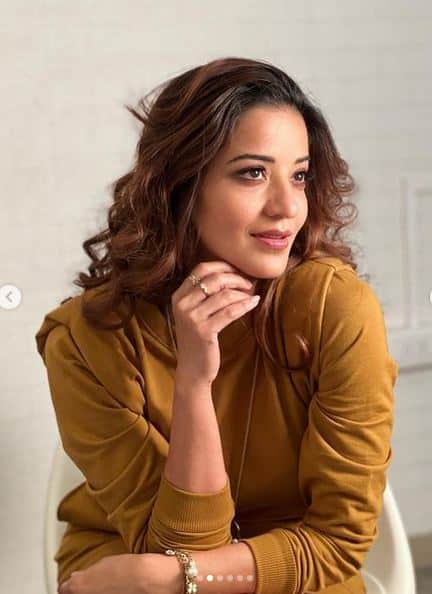 ਅਦਾਕਾਰਾ ਮੋਨਾਲੀਸਾ ਹਰ ਰੋਜ਼ ਆਪਣੀਆਂ ਹੌਟ ਤਸਵੀਰਾਂ ਪੋਸਟ ਕਰਕੇ ਸੋਸ਼ਲ ਮੀਡੀਆ 'ਤੇ ਤਹਿਲਕਾ ਮਚਾ ਰਹੀ ਹੈ। ਹਾਲ ਹੀ 'ਚ ਅਦਾਕਾਰਾ ਨੇ ਇੱਕ ਵਾਰ ਫਿਰ ਆਪਣੇ ਲੇਟੈਸਟ ਫੋਟੋਸ਼ੂਟ ਦੀਆਂ ਹੌਟ ਤਸਵੀਰਾਂ ਸ਼ੇਅਰ ਕੀਤੀਆਂ ਹਨ।