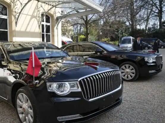 Hongqi N501 ਚੀਨੀ ਰਾਸ਼ਟਰਪਤੀ ਸ਼ੀ ਜਿਨਪਿੰਗ ਦੀ ਅਧਿਕਾਰਤ ਕਾਰ ਹੈ। ਚਾਰ ਦਰਵਾਜ਼ੇ ਵਾਲੀ ਸੇਡਾਨ ਦੀ ਲੰਬਾਈ ਲਗਭਗ 18 ਫੁੱਟ ਅਤੇ ਚੌੜਾਈ 6.5 ਫੁੱਟ ਹੈ। ਕਥਿਤ ਤੌਰ 'ਤੇ ਕਾਰ ਵਿੱਚ ਇੱਕ ਆਟੋਮੈਟਿਕ ਟ੍ਰਾਂਸਮਿਸ਼ਨ ਹੈ ਅਤੇ ਇਹ 402 hp ਟਰਬੋਚਾਰਜਡ V8 ਇੰਜਣ ਦੁਆਰਾ ਸੰਚਾਲਿਤ ਹੈ।