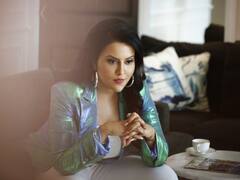 Amruta Fadnavis Photos: मॉडलिंग की दुनिया पर राज करती हैं देवेंद्र फडणवीस की पत्नी अमृता, इंटरनेट पर वायरल हो रही ये तस्वीरें