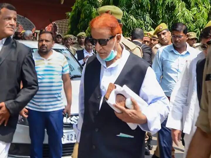 Azam Khan News: सपा नेता आजम खान कोर्ट में नहीं हुए पेश, बहस शुरू कराने के लिए दिए दो हजार रुपये का हर्जाना Azam khan In Court Samajwadi Party could not appear in the court fine of two thousand ann Azam Khan News: सपा नेता आजम खान कोर्ट में नहीं हुए पेश, बहस शुरू कराने के लिए दिए दो हजार रुपये का हर्जाना