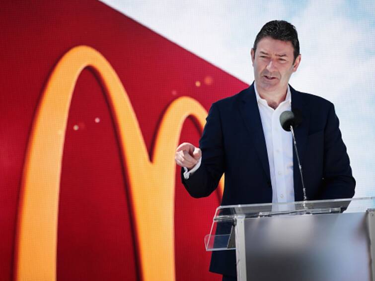 US Regulator Fines Former McDonald’s CEO $400,000 For Not Disclosing Relationships With Employees US Regulator Fines Former McDonald’s CEO $400,000 For Not Disclosing Relationships With Employees