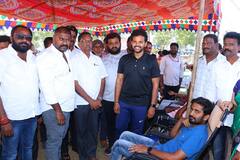 In Pics: బ్యాట్ పట్టి సందడి చేసిన ఎంపీ రామ్మోహన్ నాయుడు - సిక్స్‌లు, ఫోర్‌లు బాదుతూ